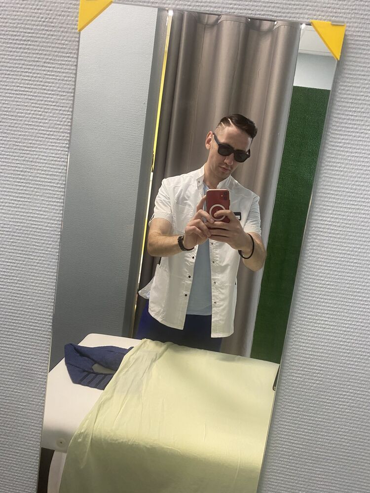  52947959  , 32 ,    