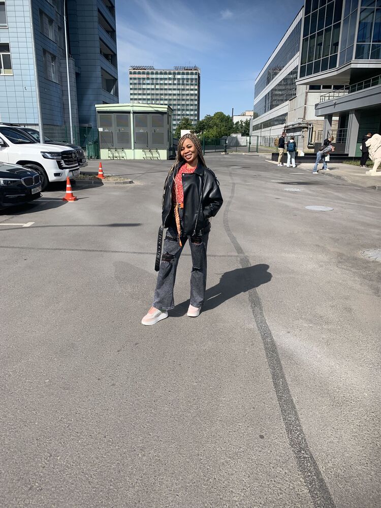  37946649  Lisa, 32 ,    