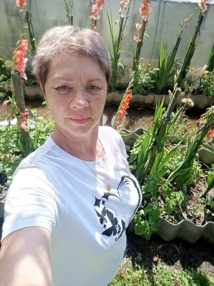  52942259  Larisa, 57 ,    