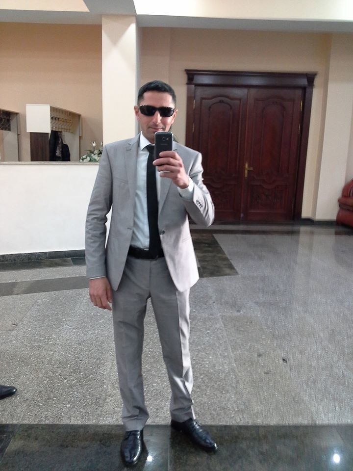 5915639  Vahid, 43 ,    