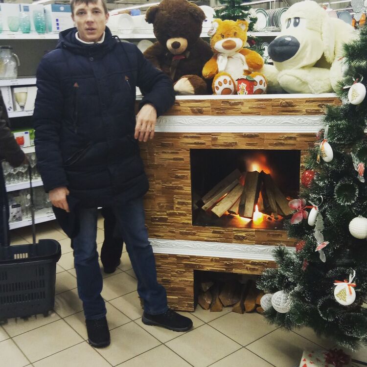  ,   Maxim, 37 ,   ,   , c 