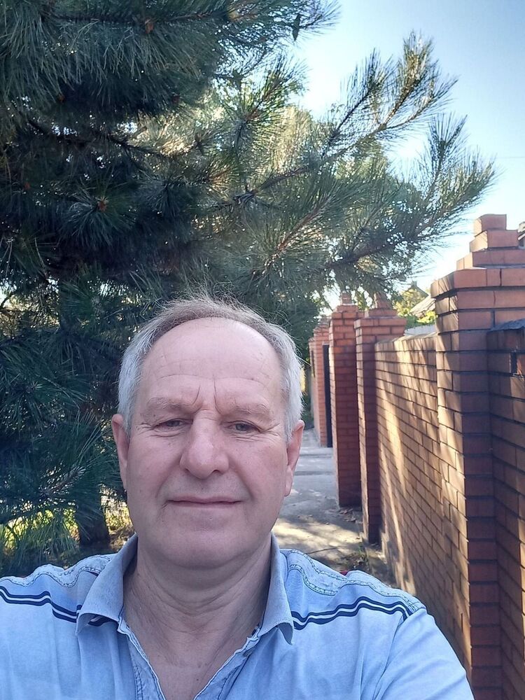  48876849  , 61 ,    Lambeth