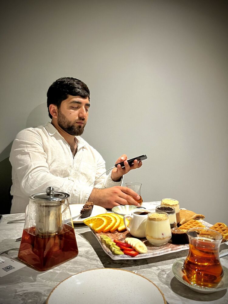  48627719  Royal, 25 ,    Canary Wharf