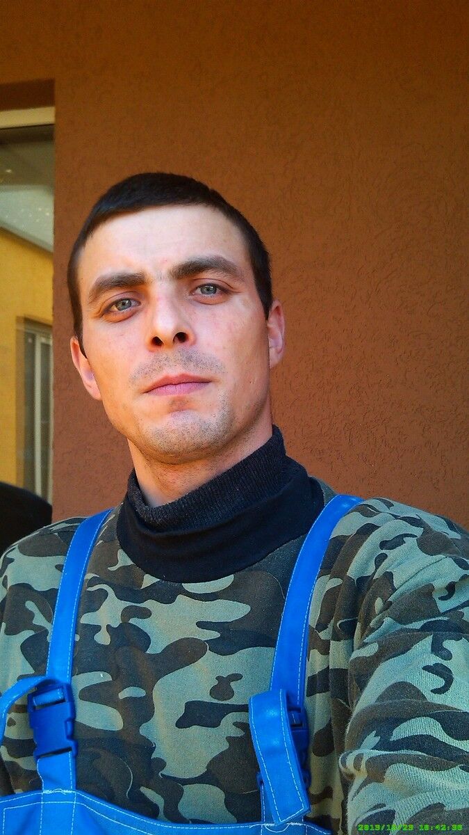  4298639  Maks, 41 ,    