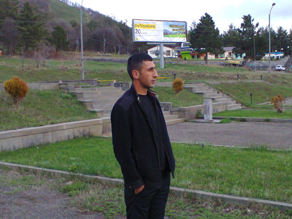  4376309  Narek, 41 ,    