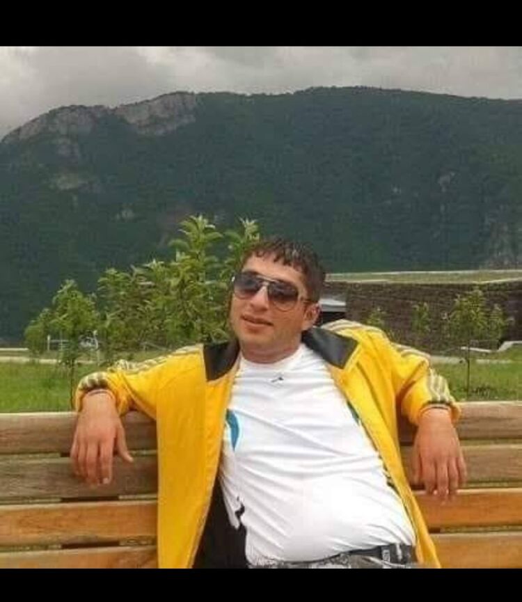  46208769  Artur, 36 ,    