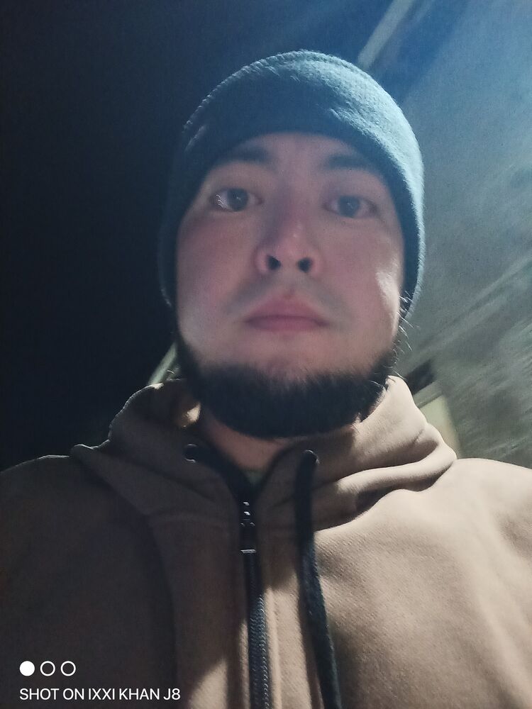  54260569  Erzhan, 30 ,    