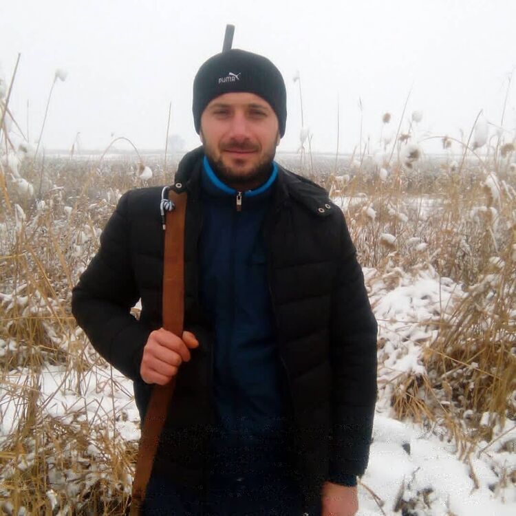 21034839  Artak, 37 ,    