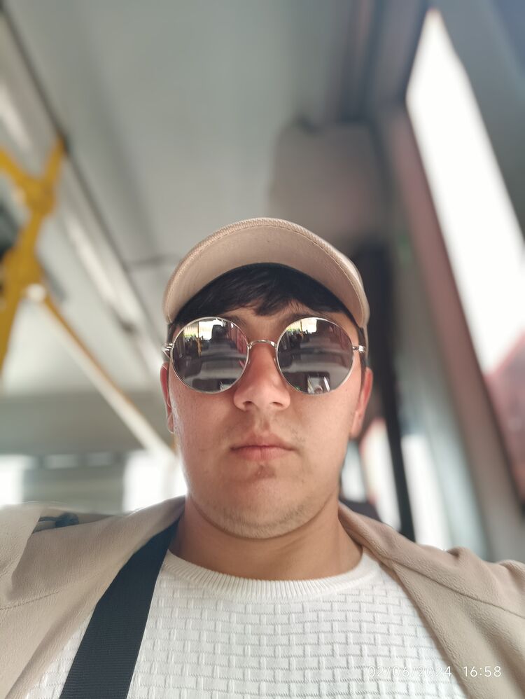  43885529  Huzayfa, 25 ,    