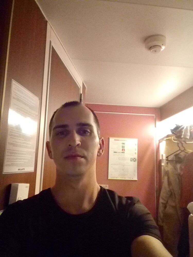  8195109  Erik, 36 ,    