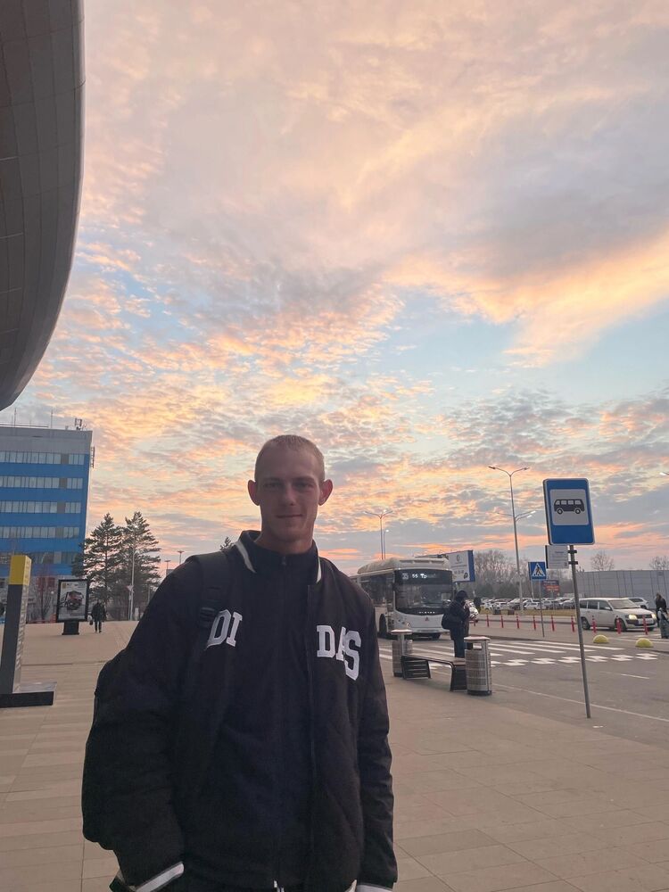  52079869  , 24 ,    -