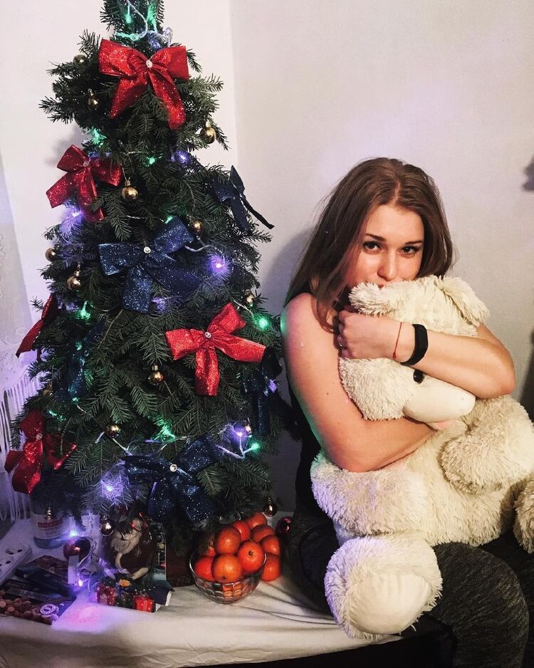  ,   Julia, 27 ,   ,   , c 