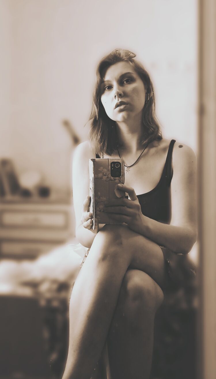  ,   Julia Rosa, 32 ,   ,   , 