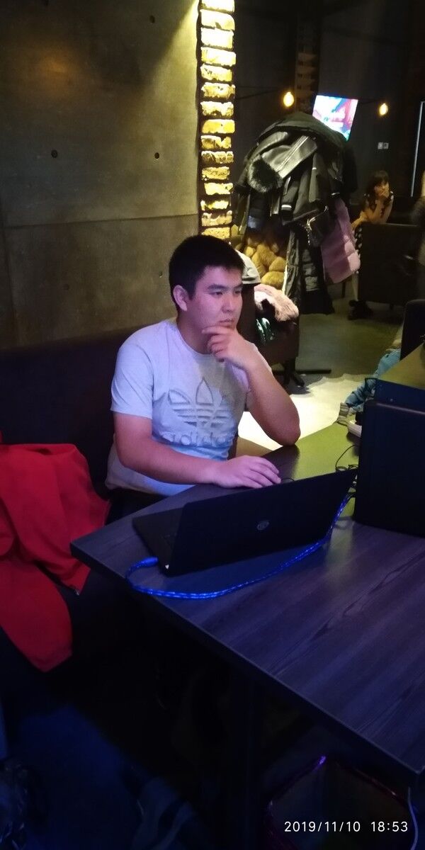  18179609  Erik, 27 ,    