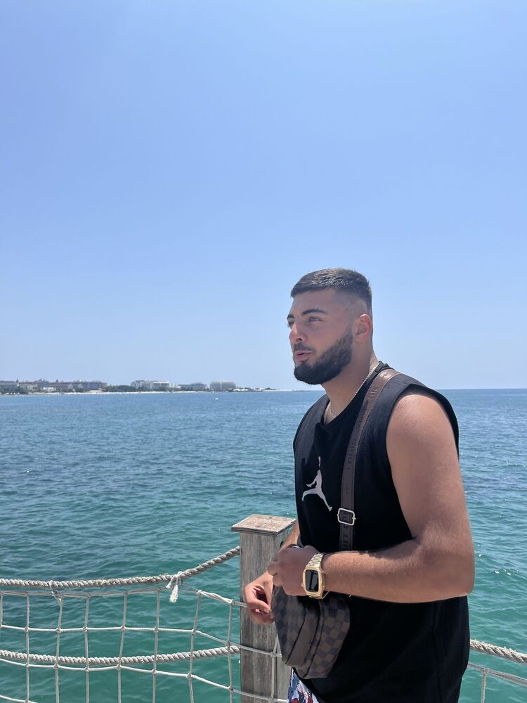  43448659  Farhad, 23 ,    