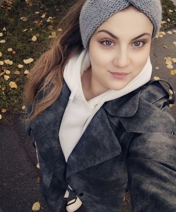  54384059  Viktoria, 31 ,    -