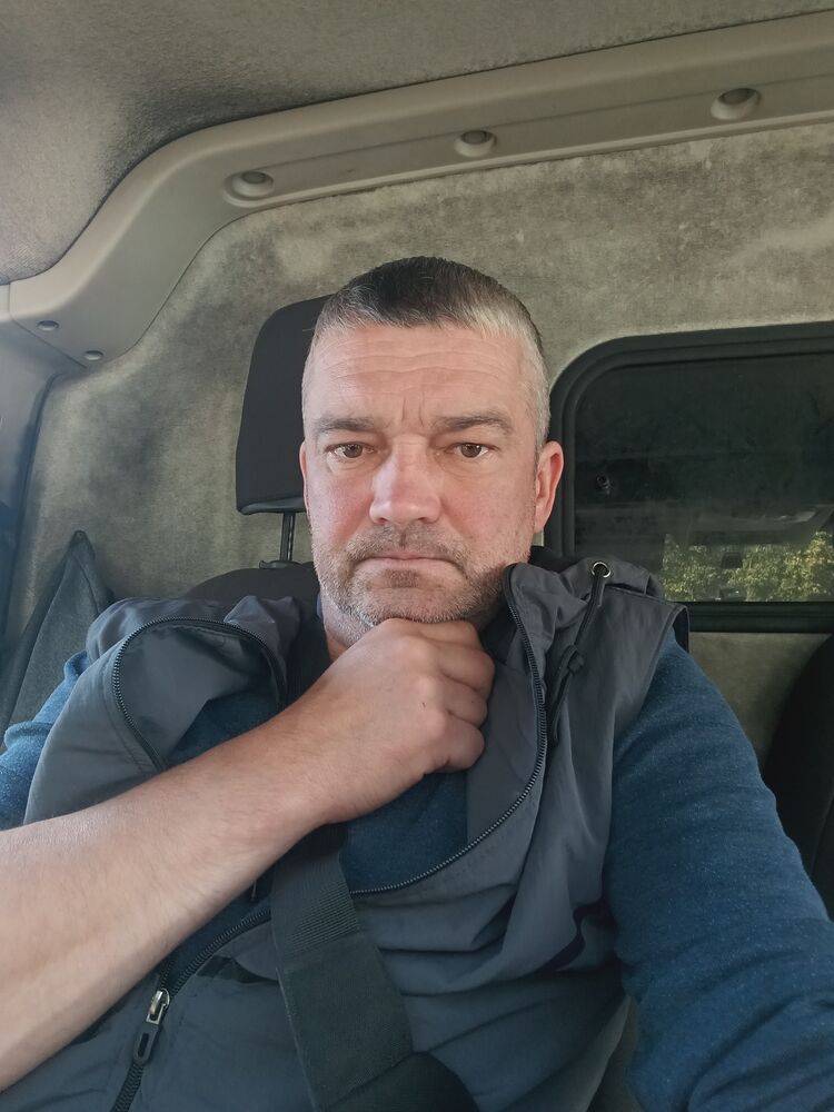  52338129  Pavel, 46 ,    