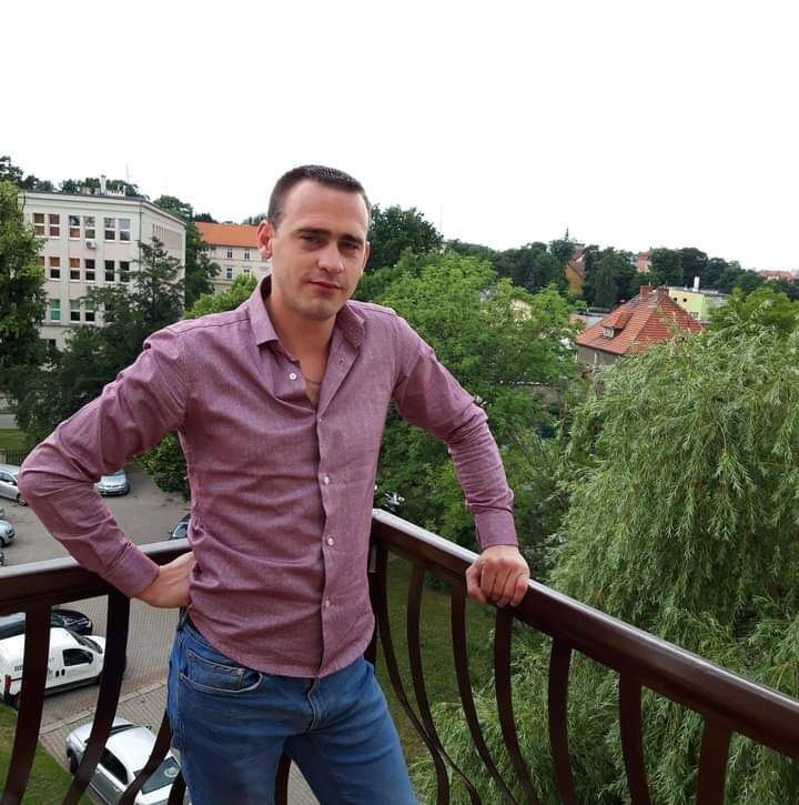  25045689  Dima, 32 ,    