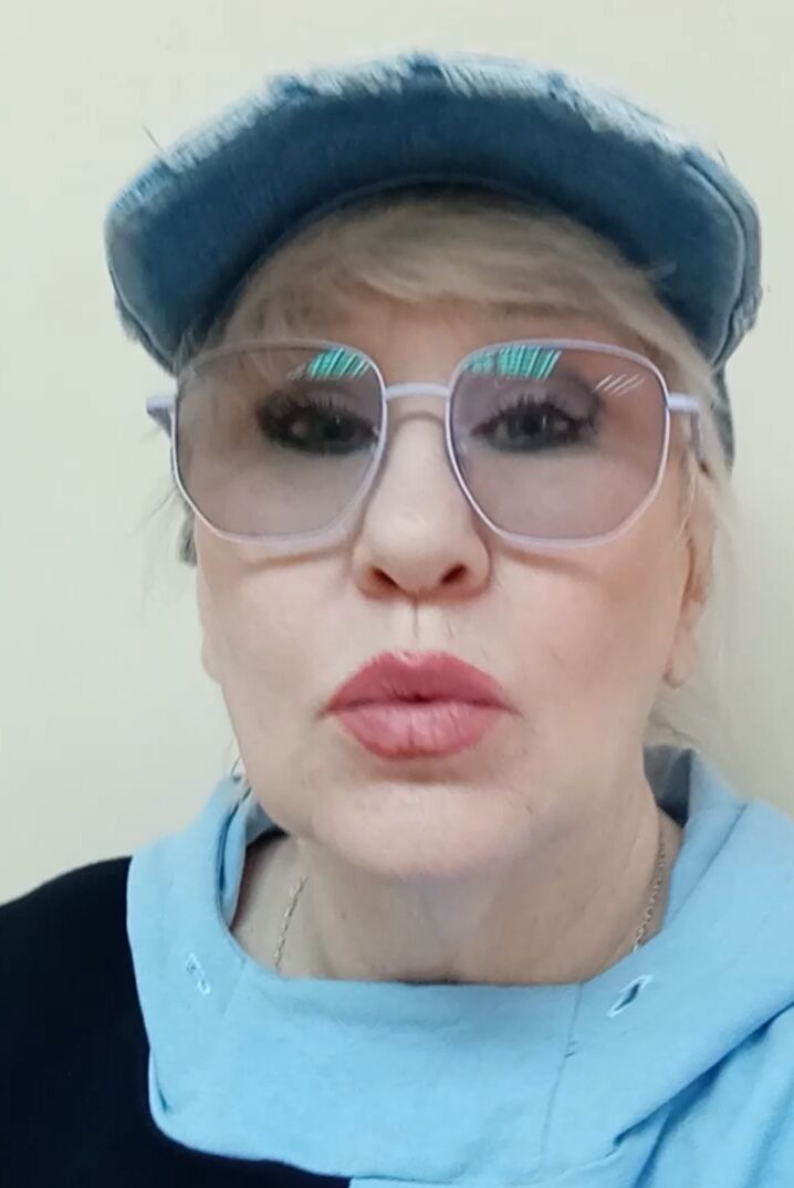  51530929  Tina, 61 ,    