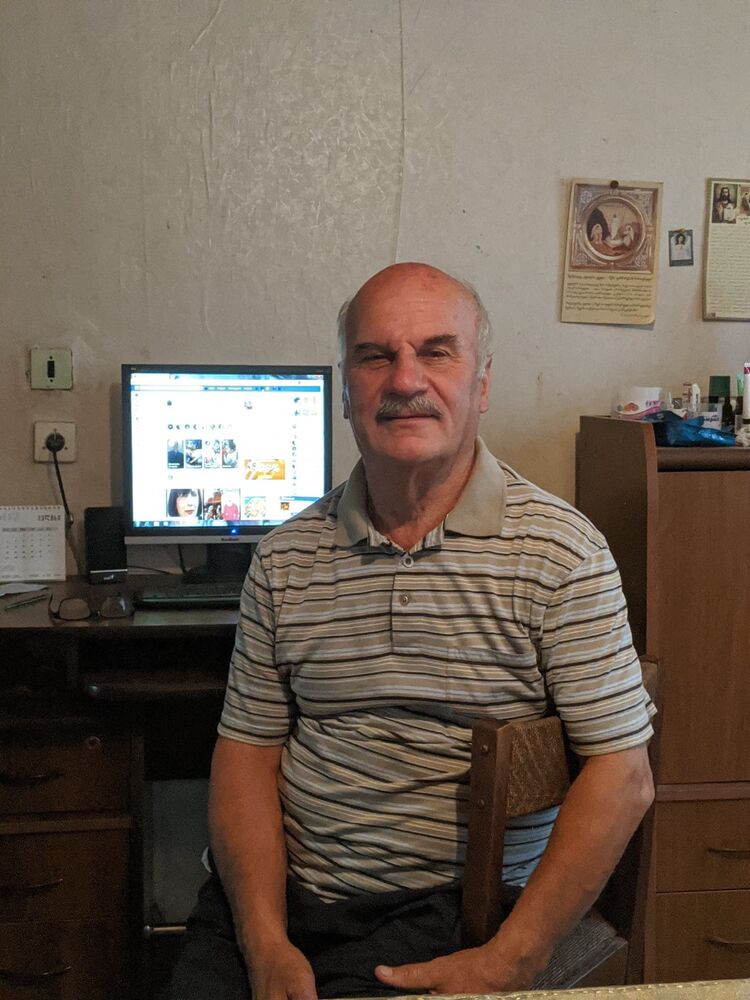  24352859  Valeri, 65 ,    