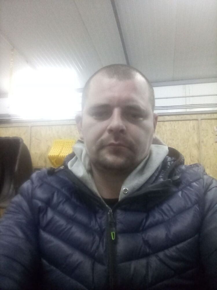  25028339  Oleg, 37 ,    