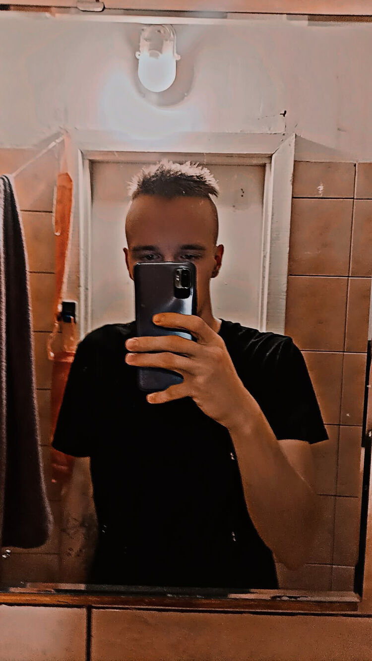  ,   Lauris, 24 ,     , c 