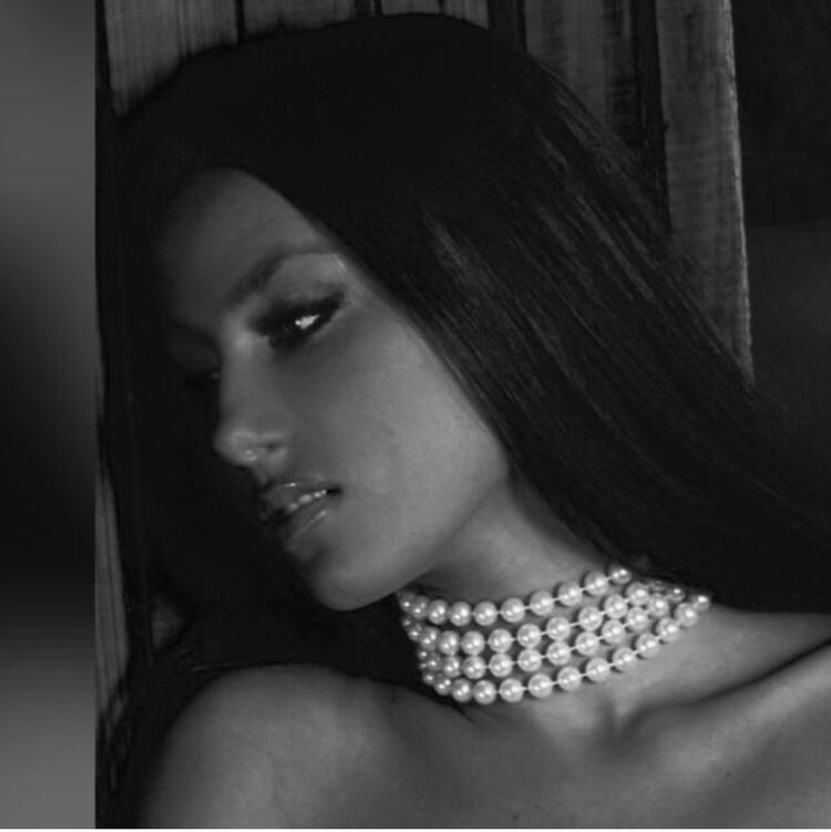  18829219  Queen, 32 ,    