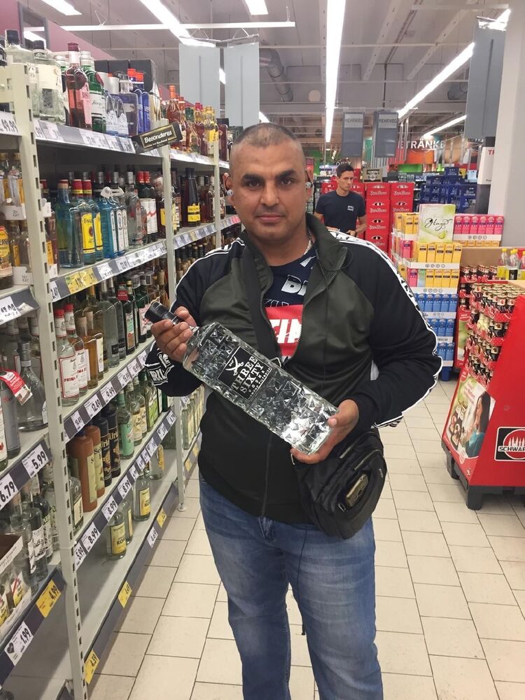  23844469  Vladimir, 46 ,    