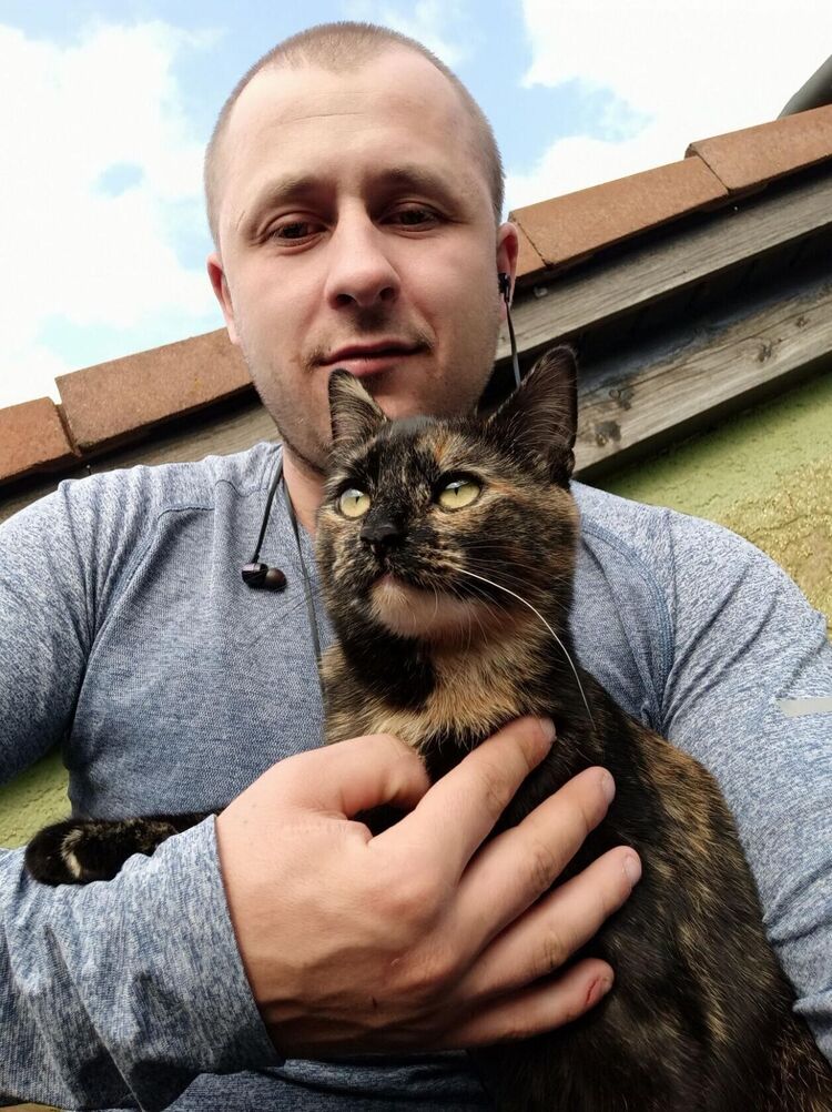  23517829  Alexandru, 37 ,    Trino