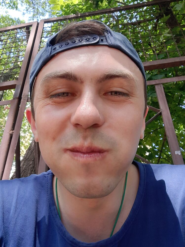  40104649  Viktor, 38 ,    
