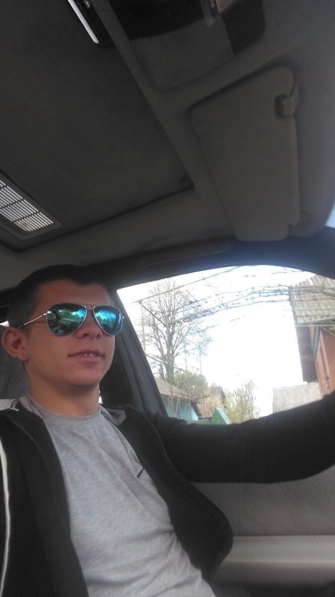  7400939  Andriy, 31 ,    