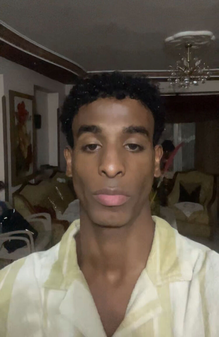  44687349  Karim, 24 ,    Al Jizah