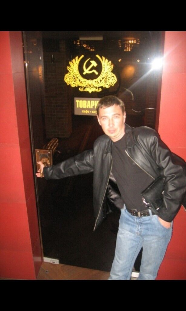 25827529  Viktor, 53 ,    
