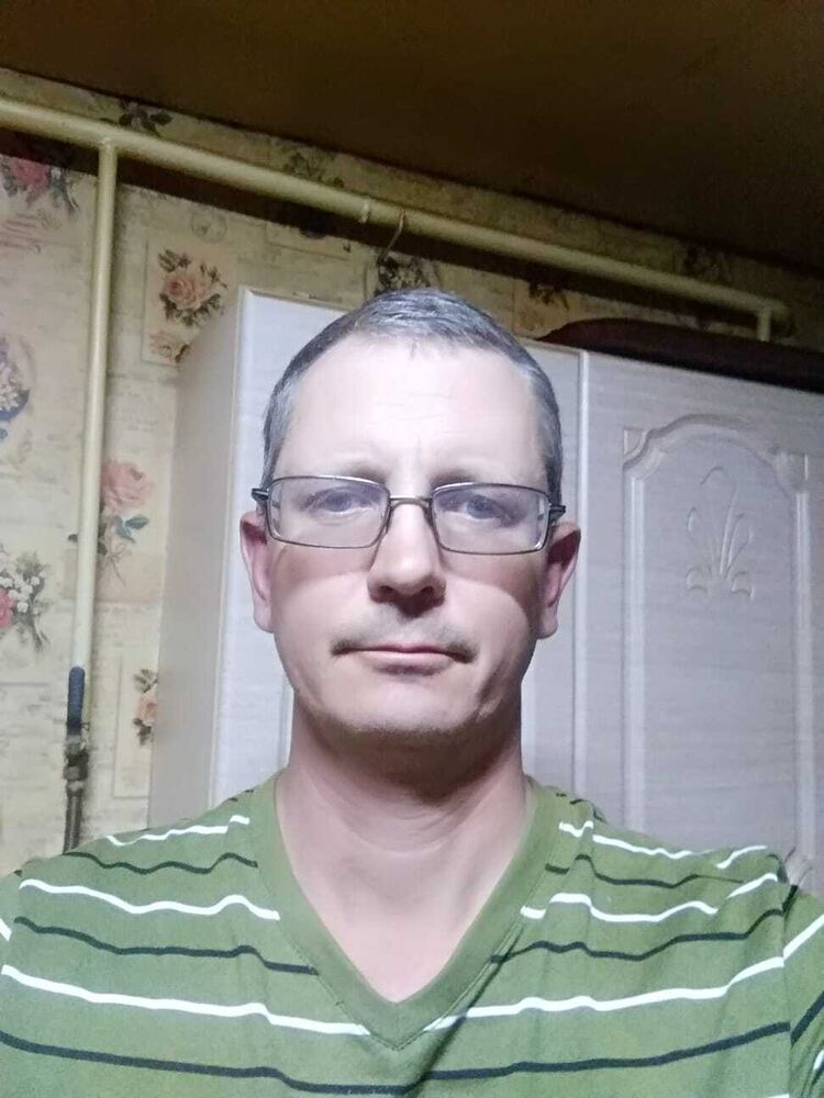  41954209  Petr, 40 ,    