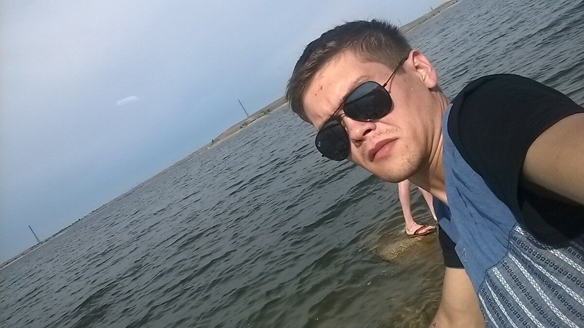  ,   Viktor, 31 ,   