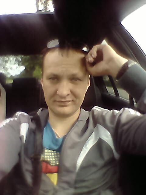  6842459  Andrej, 43 ,    