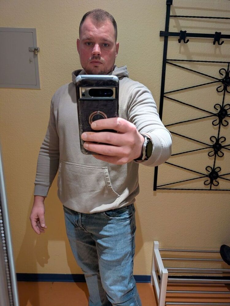  54180679  Jaroslav, 35 ,    