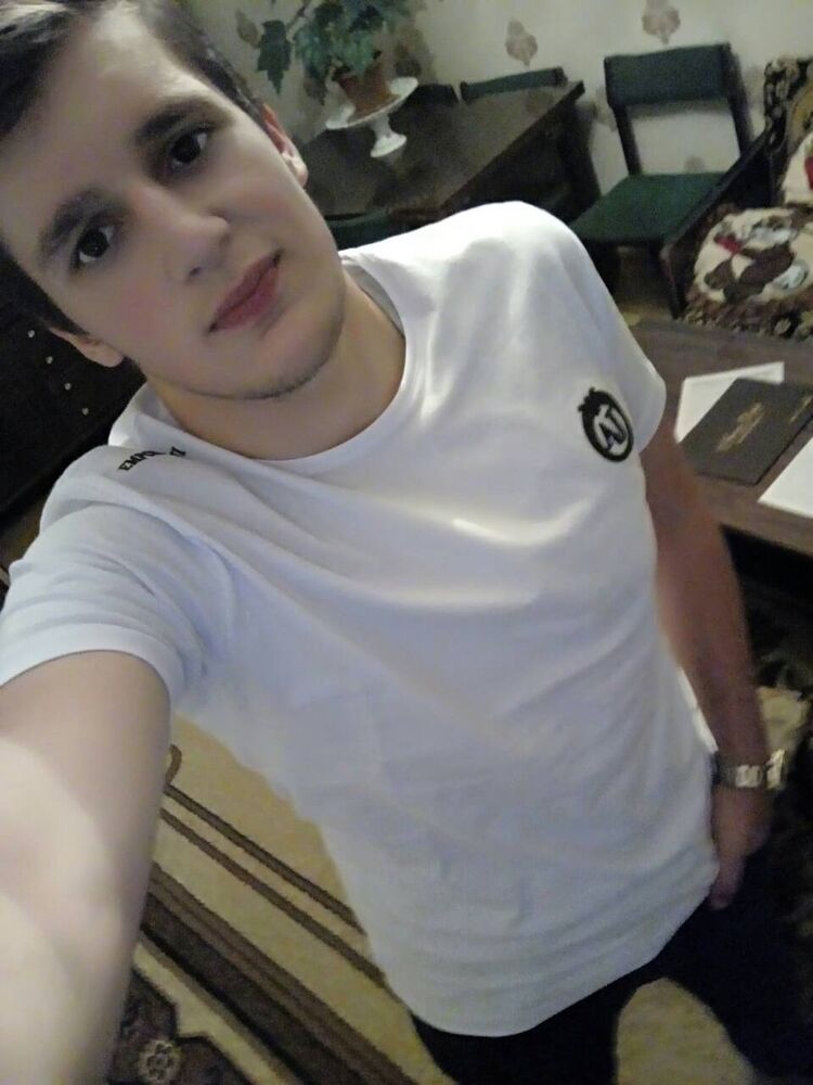  13147569  Armen, 27 ,    
