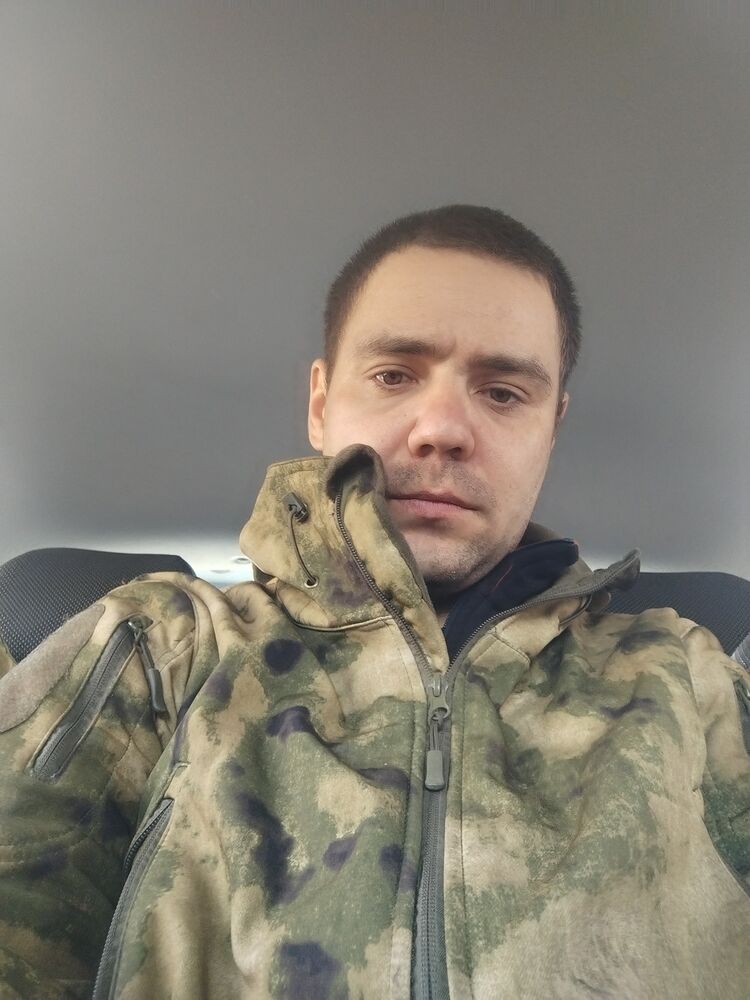  40590909  Vladimir, 31 ,    