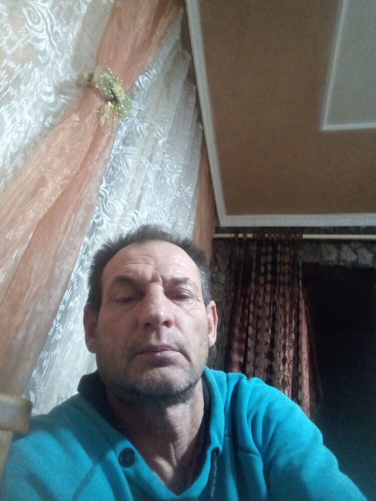  31033019  Erik, 32 ,    