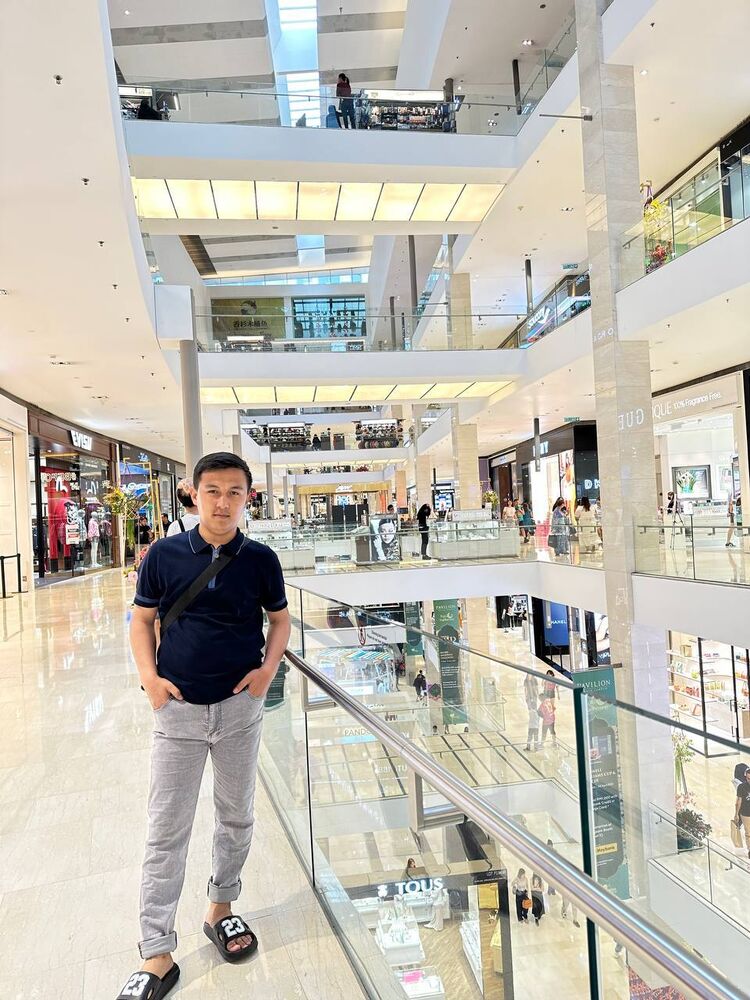  -,   Mr Islombek, 26 ,   ,   