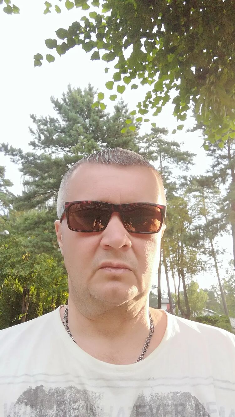  25700499  Roman, 55 ,    