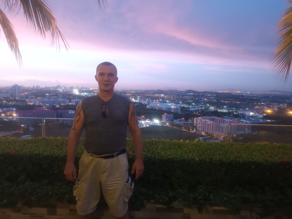  44040559  Vitaly, 48 ,    