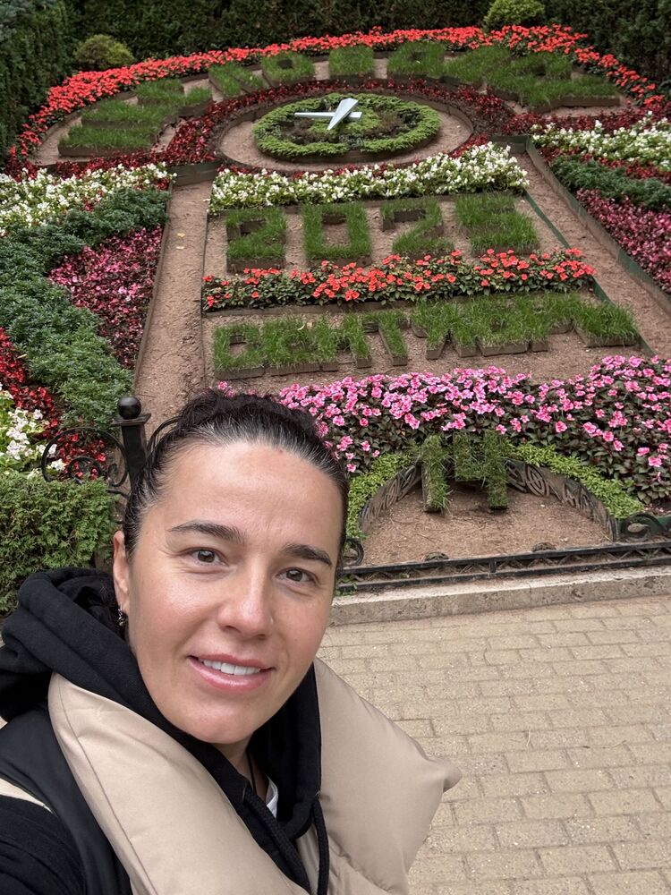  ,   Olga, 43 ,   ,   , c , 