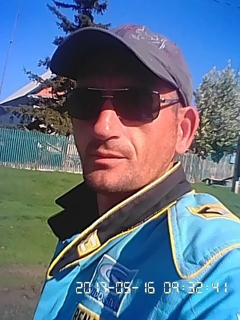  9535049  Aleksander, 46 ,    