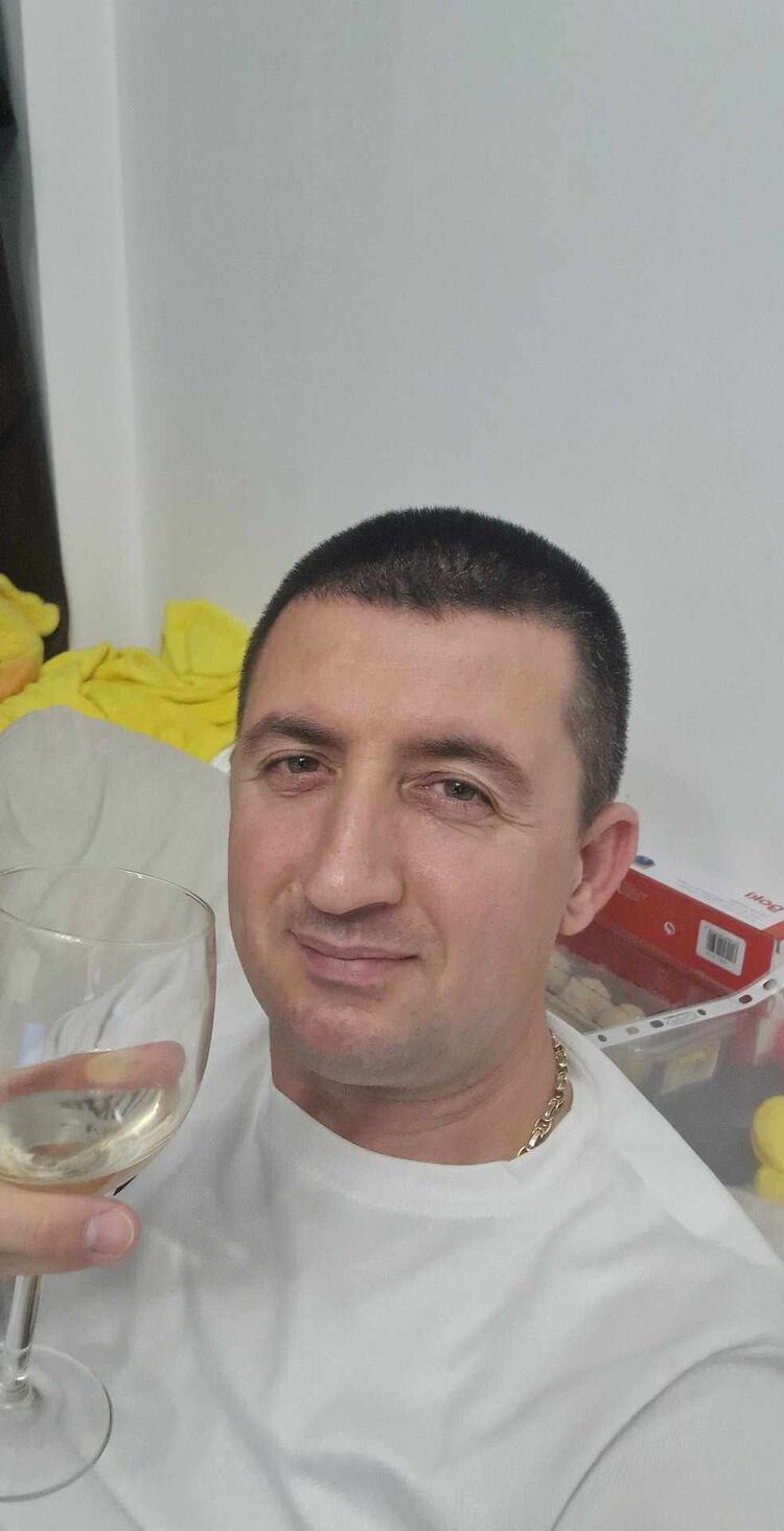  42740529  Seyhan, 40 ,    