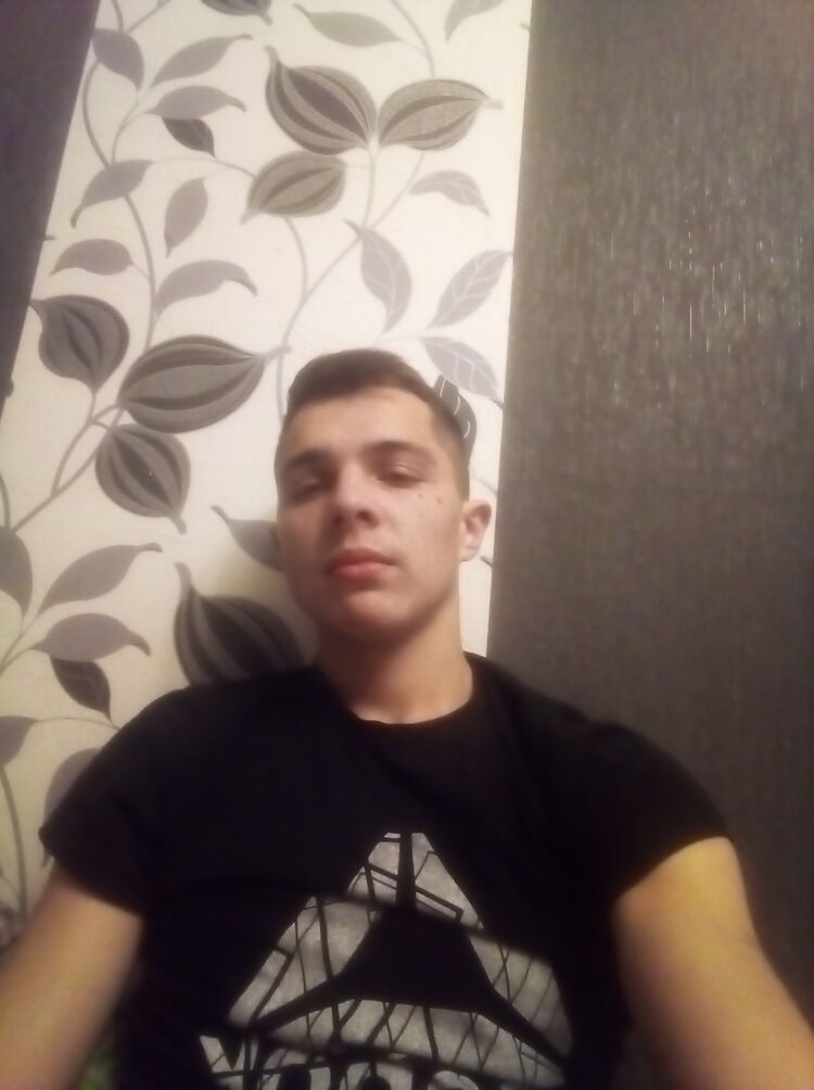  41471209  Alexander, 21 ,    