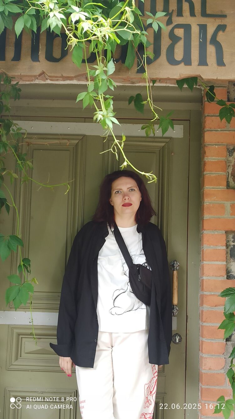  52225339  Pani Oksana, 35 ,    