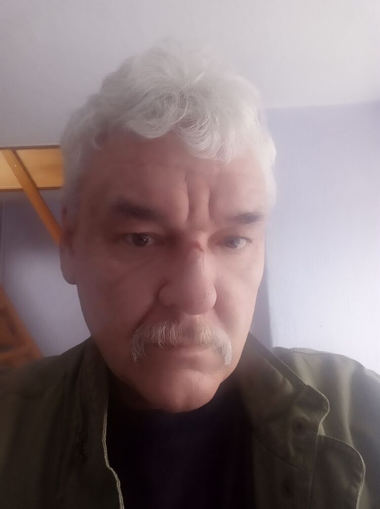 24081819  , 61 ,    