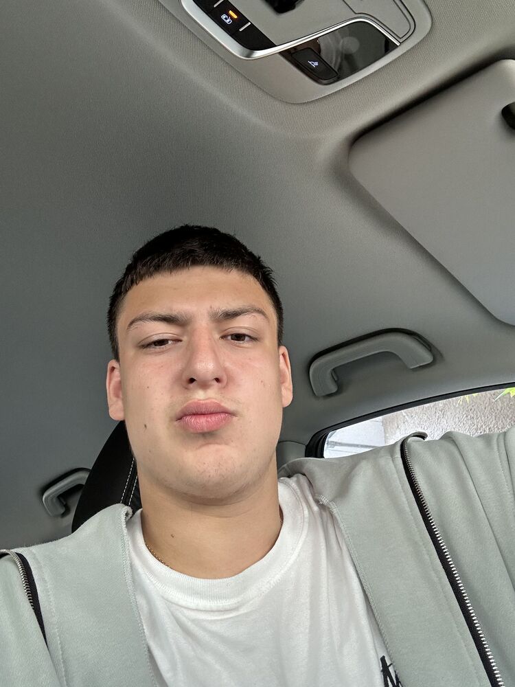  39768889  Ivan, 20 ,    